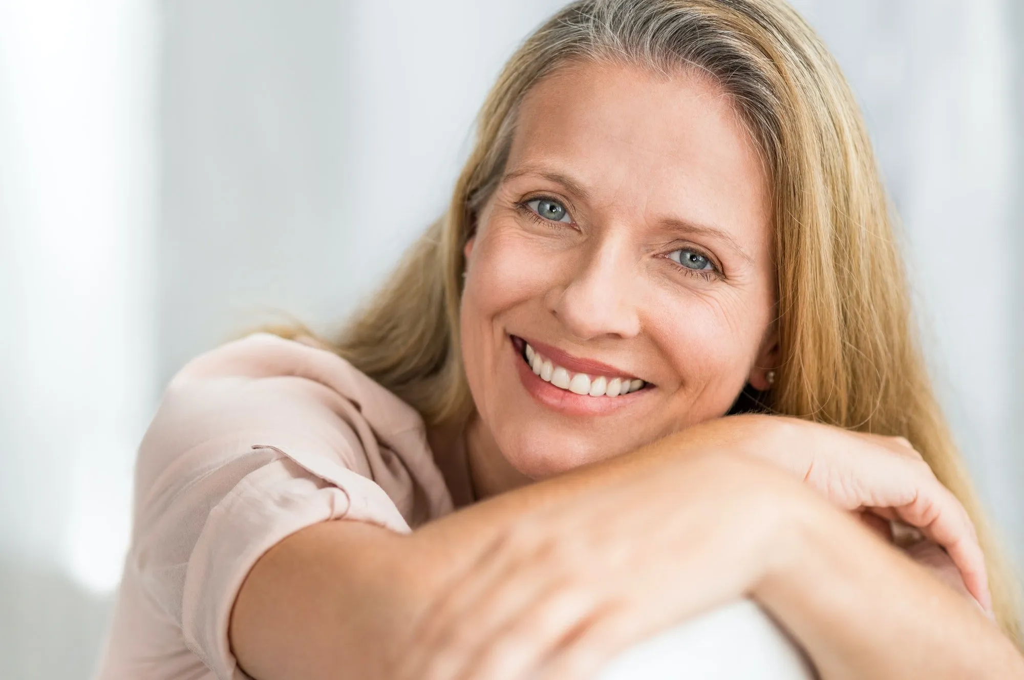 smiling-mature-woman-on-couch